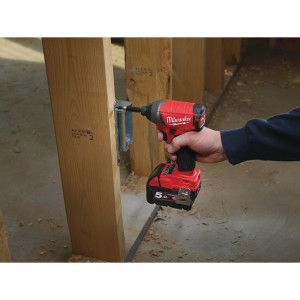 Avvitatore Ad Impulsi M18 Fid Attacco 1/4″ Fuel solo corpo macchina con Valigia Heavy Duty