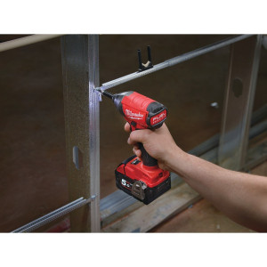 Avvitatore Ad Impulsi M18 Fid Attacco 1/4″ Fuel solo corpo macchina con Valigia Heavy Duty